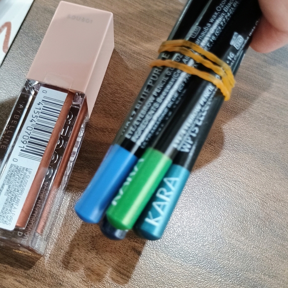 Makeup Bundle. Revlon Brow Pencil, 7 Eyeliners and 1 Liquid Eyeshadow - Picture 5 of 6